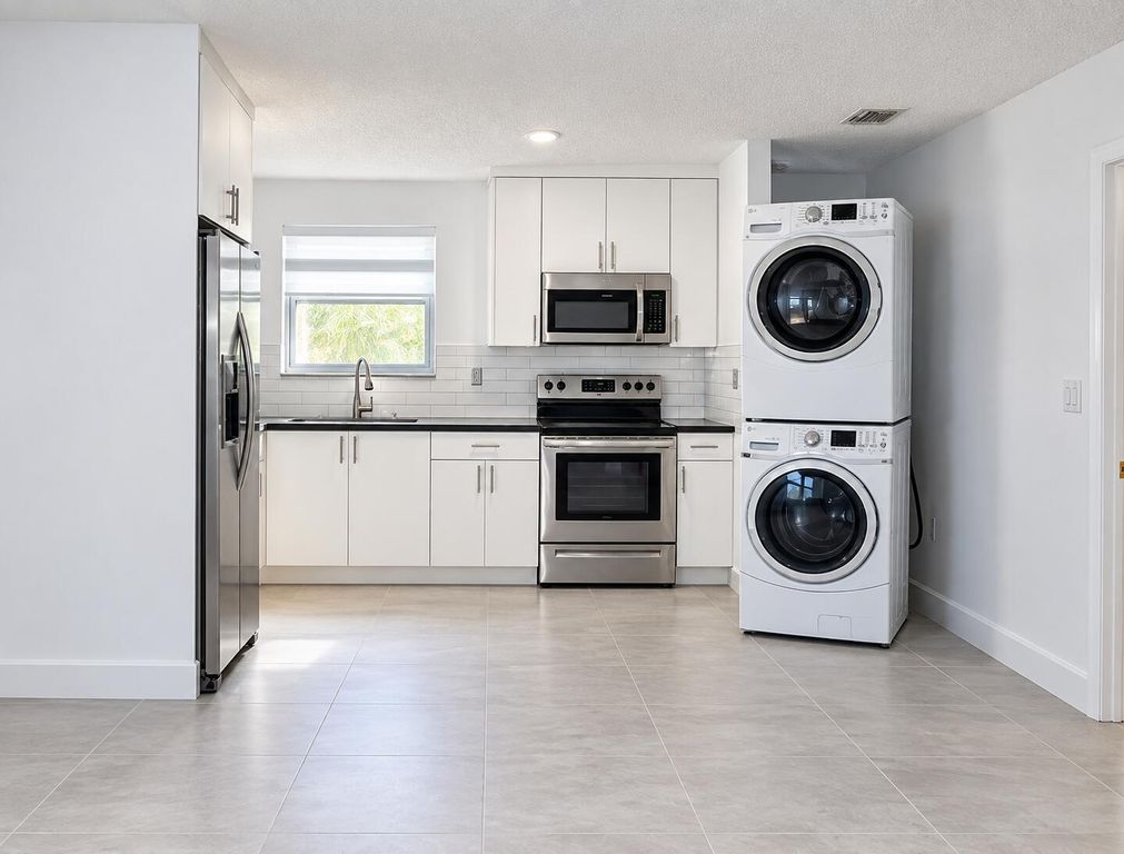 7327 SW 22ND Street 2, Miami, FL 33155