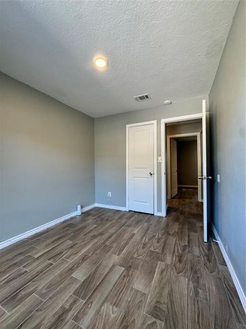 7886 Locksley Road, Houston, TX 77078