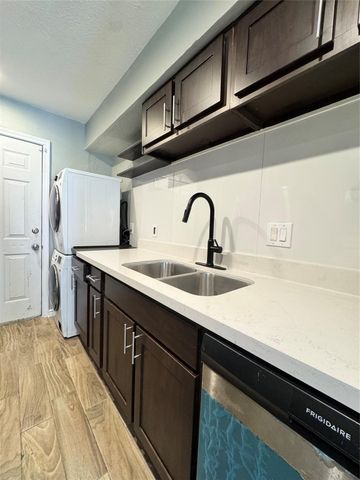 7886 Locksley Road, Houston, TX 77078