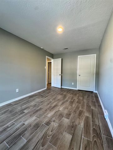 7886 Locksley Road, Houston, TX 77078