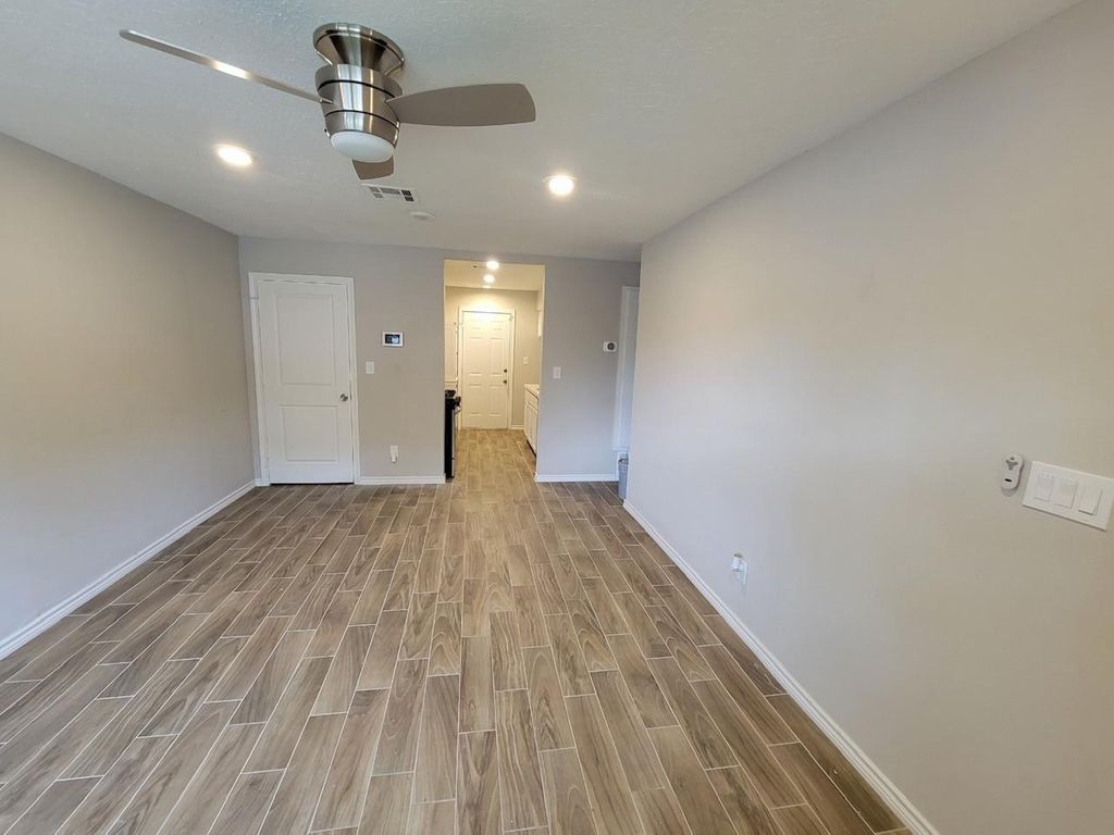 7886 Locksley Road, Houston, TX 77078