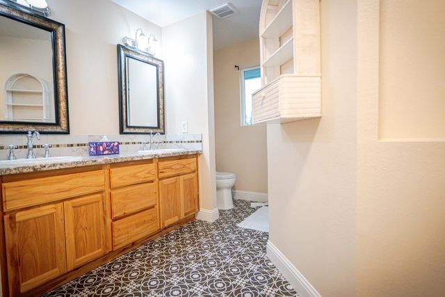 35385 John Albert Drive, Madera, CA 93636
