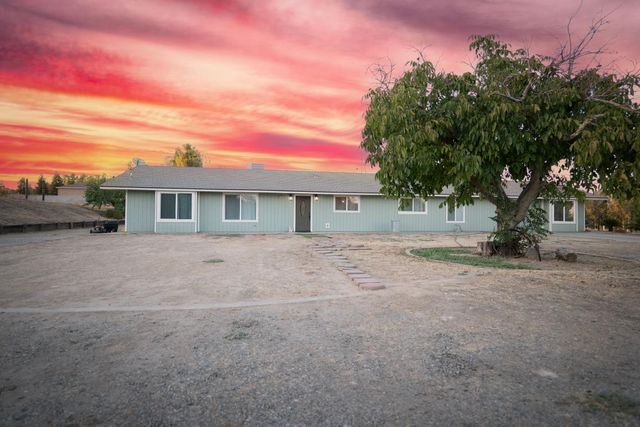 35385 John Albert Drive, Madera, CA 93636