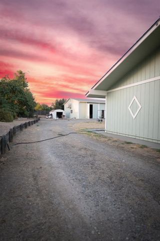 35385 John Albert Drive, Madera, CA 93636