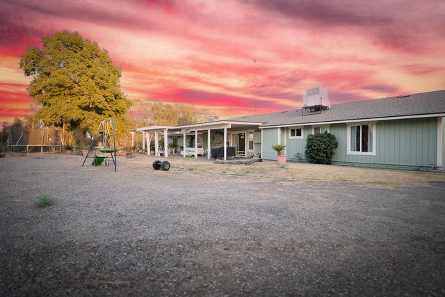 35385 John Albert Drive, Madera, CA 93636