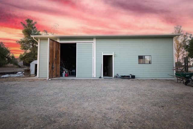 35385 John Albert Drive, Madera, CA 93636