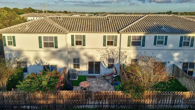 4668 NW 120th Way, Coral Springs, FL 33076