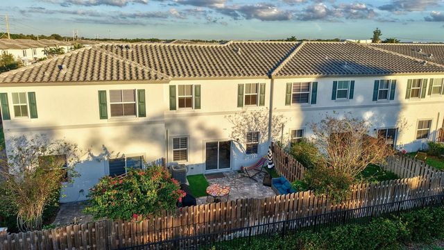 4668 NW 120th Way, Coral Springs, FL 33076