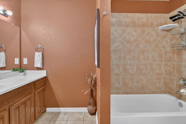6829 Cheatham Drive, Watauga, TX 76148