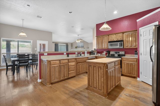 6829 Cheatham Drive, Watauga, TX 76148