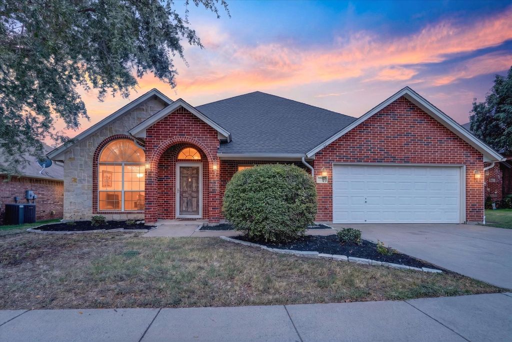6829 Cheatham Drive, Watauga, TX 76148