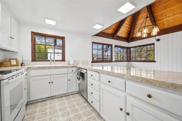 329 Aster, Laguna Beach, CA 92651
