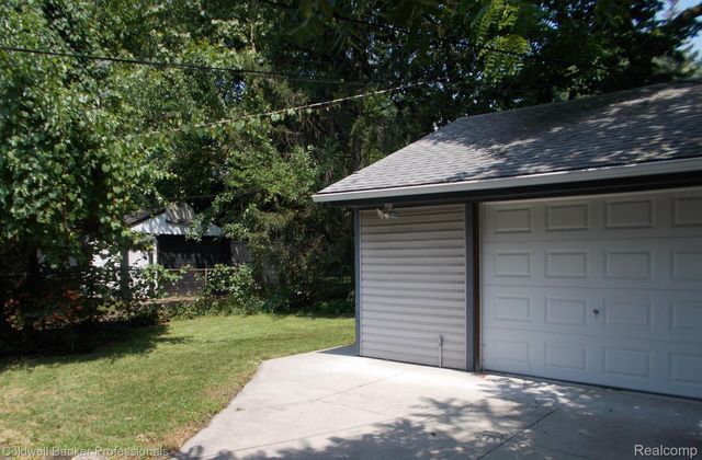 2205 E 10 MILE Road, Royal Oak, MI 48067