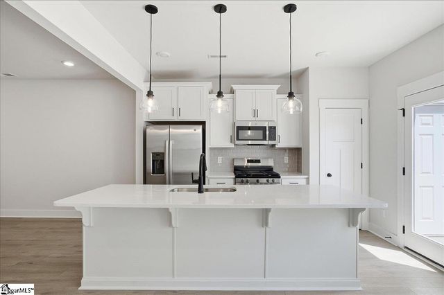 12 Shoemaker Road, Greenville, SC 29617