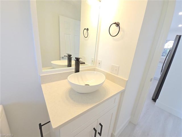 687 Grove DR, Naples, FL 34120