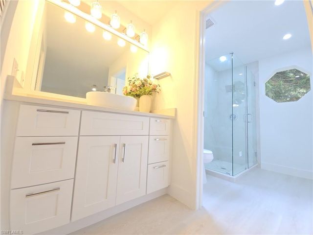 687 Grove DR, Naples, FL 34120