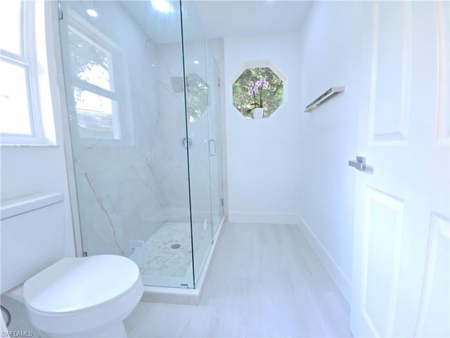 687 Grove DR, Naples, FL 34120