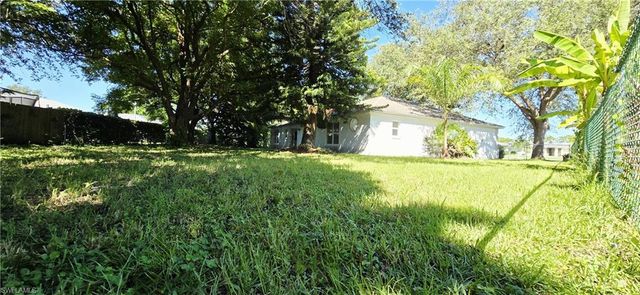 687 Grove DR, Naples, FL 34120