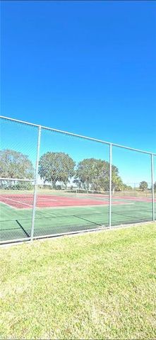 687 Grove DR, Naples, FL 34120