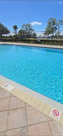 687 Grove DR, Naples, FL 34120