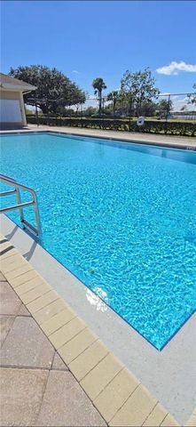 687 Grove DR, Naples, FL 34120