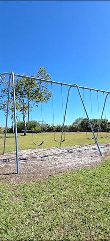 687 Grove DR, Naples, FL 34120