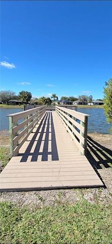 687 Grove DR, Naples, FL 34120