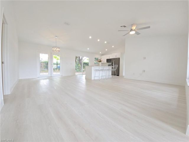 687 Grove DR, Naples, FL 34120