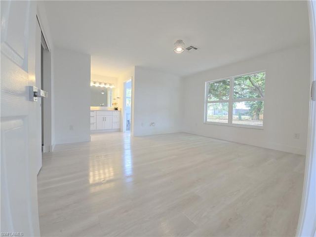 687 Grove DR, Naples, FL 34120