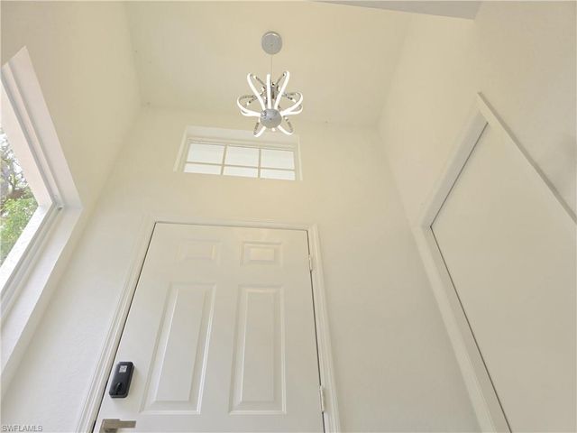 687 Grove DR, Naples, FL 34120