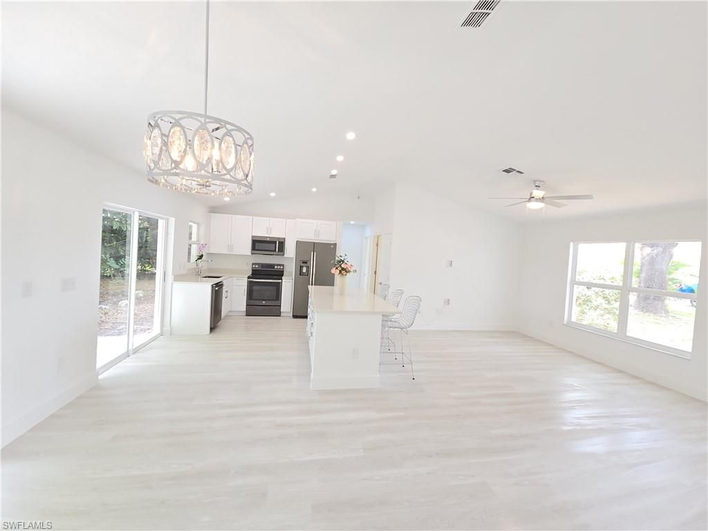 687 Grove DR, Naples, FL 34120