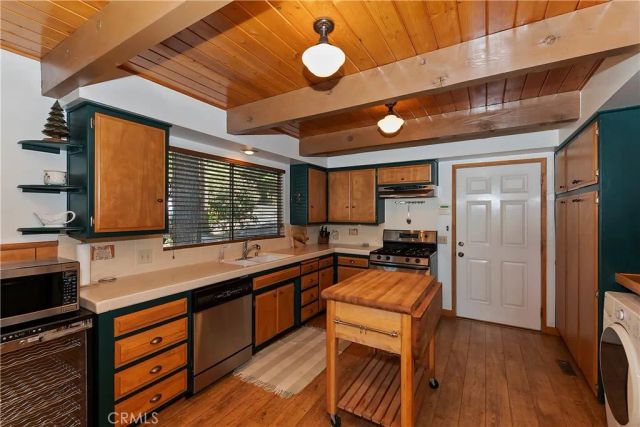 535 Pioneer Road, Lake Arrowhead, CA 92352