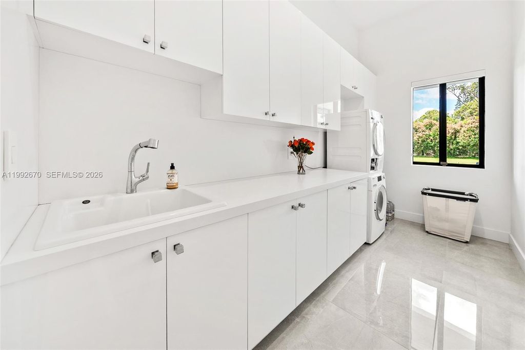 Image 19 of property listing at 17950 SW 192nd St, Miami, FL 33187