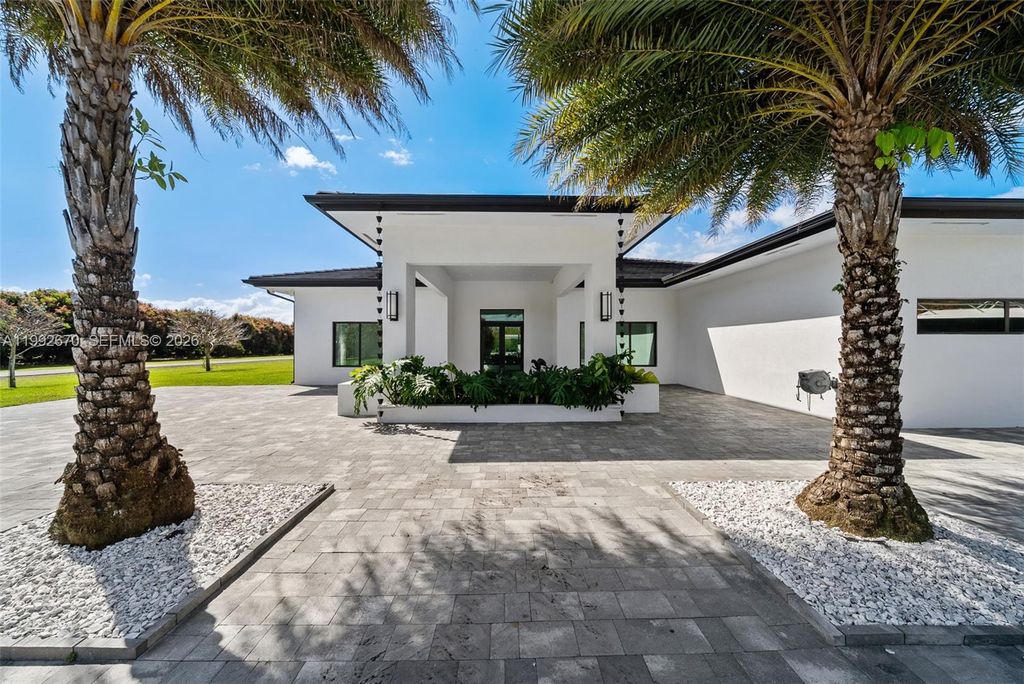 Image 2 of property listing at 17950 SW 192nd St, Miami, FL 33187