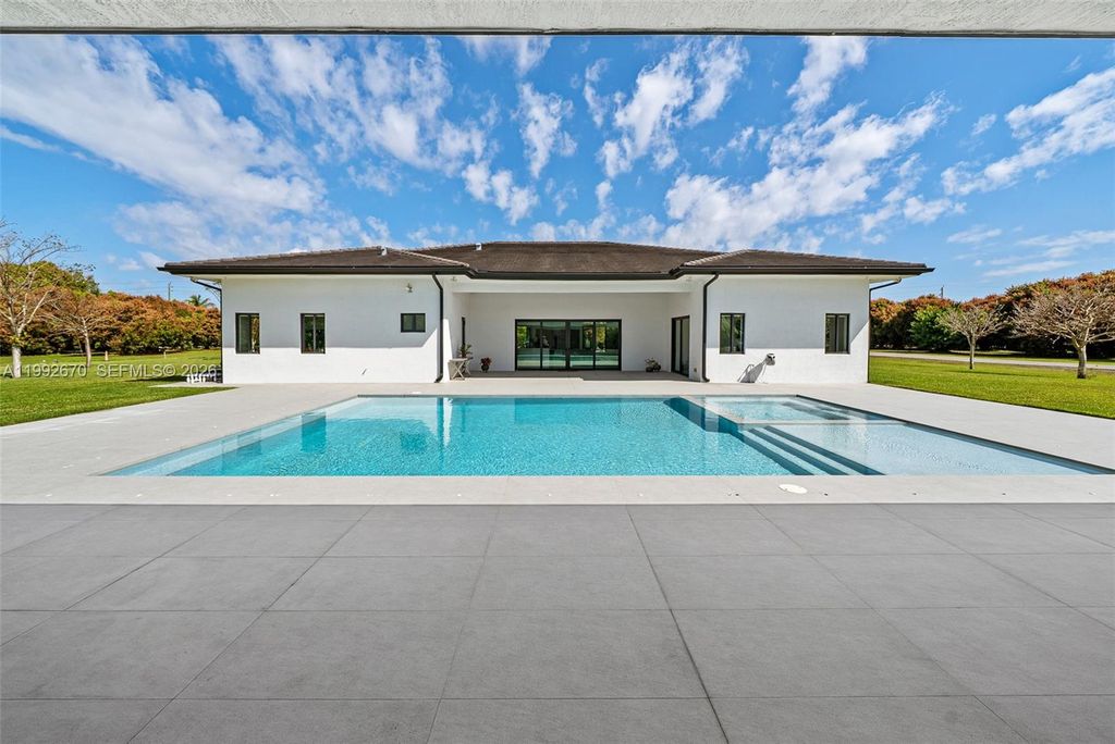 Image 21 of property listing at 17950 SW 192nd St, Miami, FL 33187