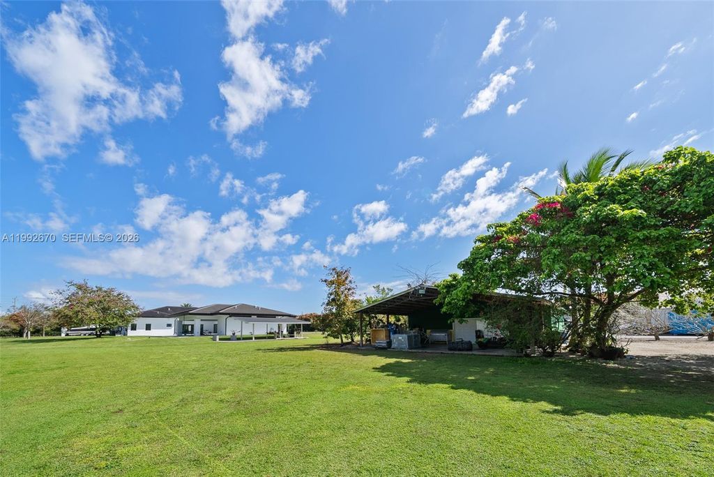 Image 27 of property listing at 17950 SW 192nd St, Miami, FL 33187