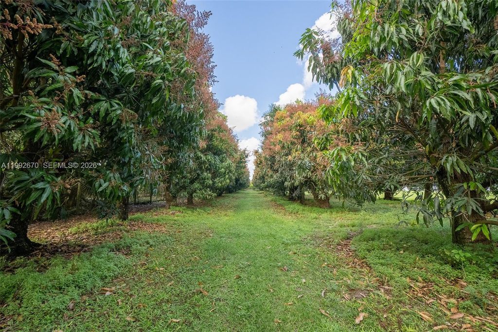 Image 28 of property listing at 17950 SW 192nd St, Miami, FL 33187