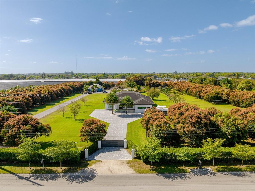 Image 3 of property listing at 17950 SW 192nd St, Miami, FL 33187