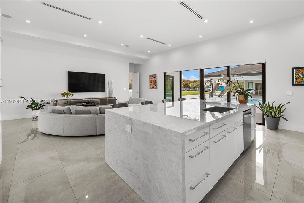 Image 8 of property listing at 17950 SW 192nd St, Miami, FL 33187