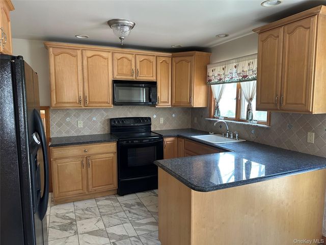 67 Cleremont Avenue, Saint James, NY 11780