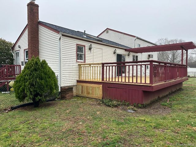 67 Cleremont Avenue, Saint James, NY 11780