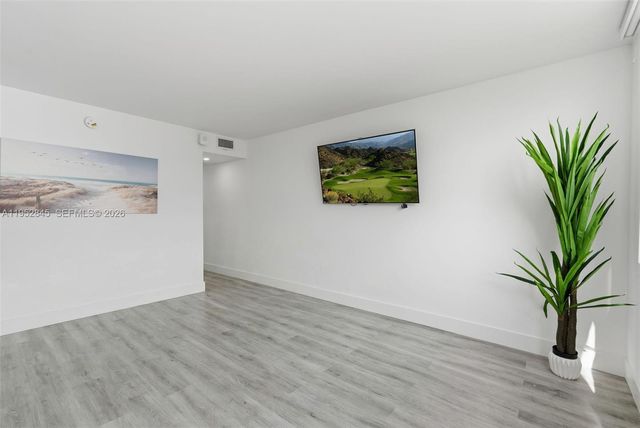 5005 Collins Ave 415, Miami Beach, FL 33140