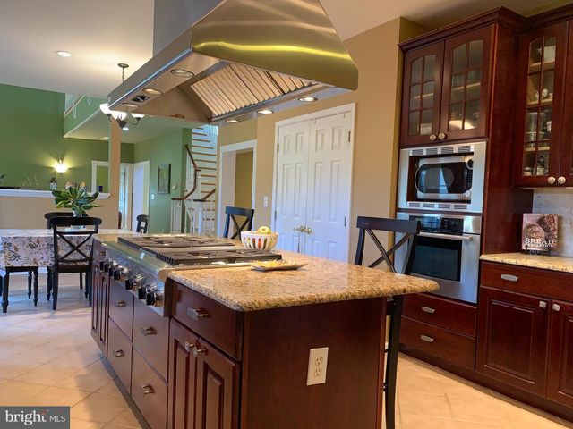 163 SHARON STATION, Robbinsville, NJ 08691