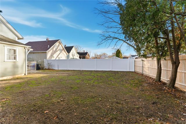 26 Glen Street, East Providence, RI 02915