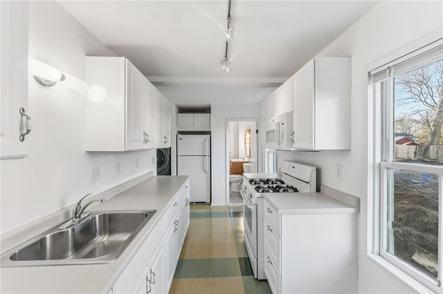 26 Glen Street, East Providence, RI 02915