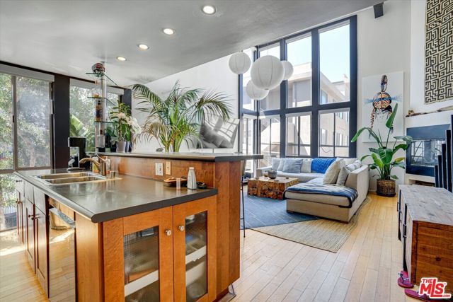 14 Mast Street, Marina Del Rey, CA 90292