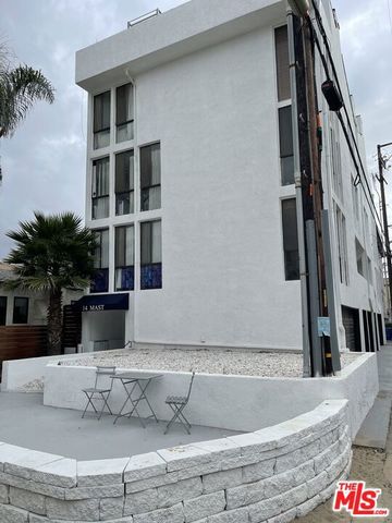 14 Mast Street, Marina Del Rey, CA 90292