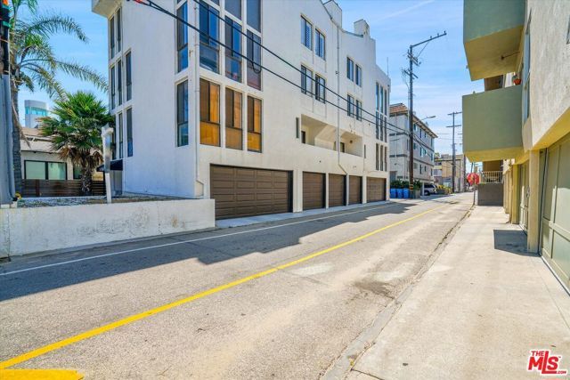 14 Mast Street, Marina Del Rey, CA 90292