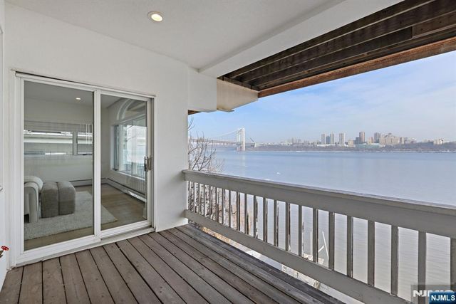 27 Shore Road, Edgewater, NJ 07020