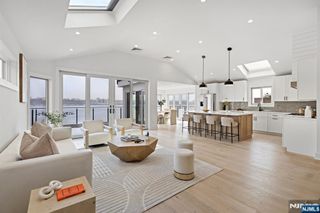 27 Shore Road, Edgewater, NJ 07020